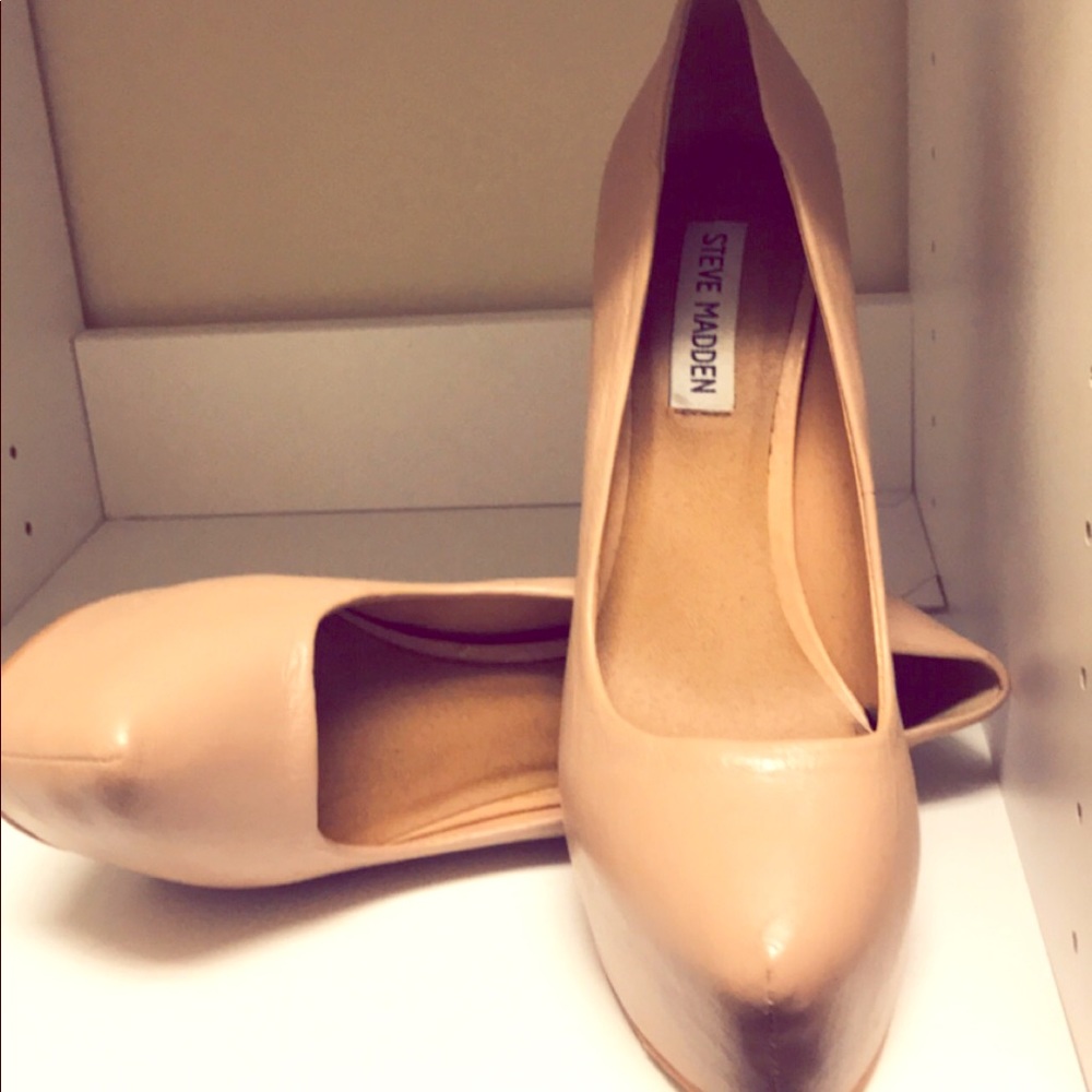Steve Madden Nude/tan Heels